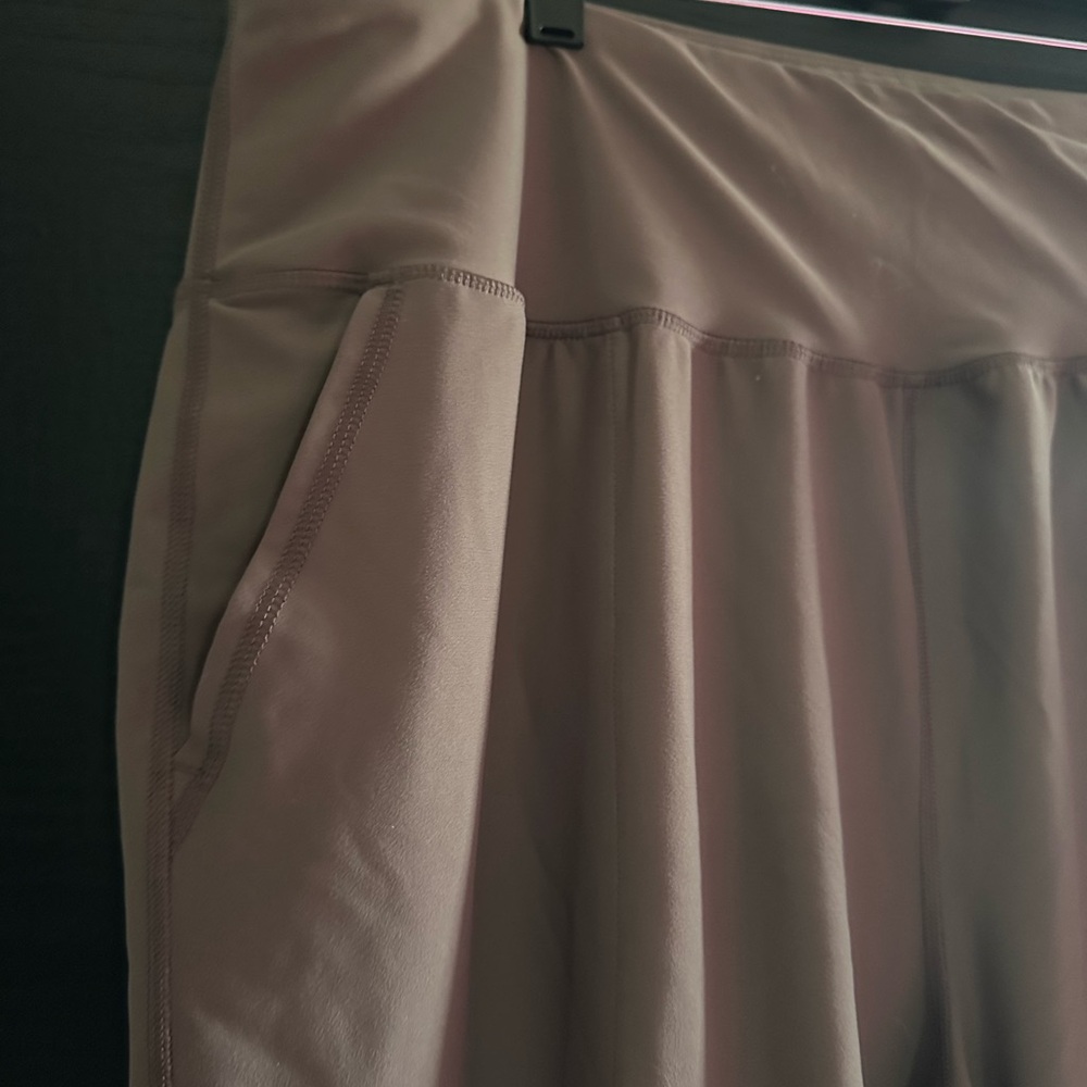 Old Navy Powersoft High-Rise Leggings in Taupe - Picture 3 of 6
